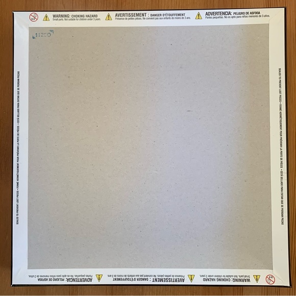 Classic Treasures 1000 piece puzzle Image of Giant Panda - Picture 2 of 3